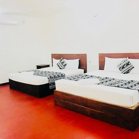 Wild Hut Habarana Bed & Breakfast Exterior foto