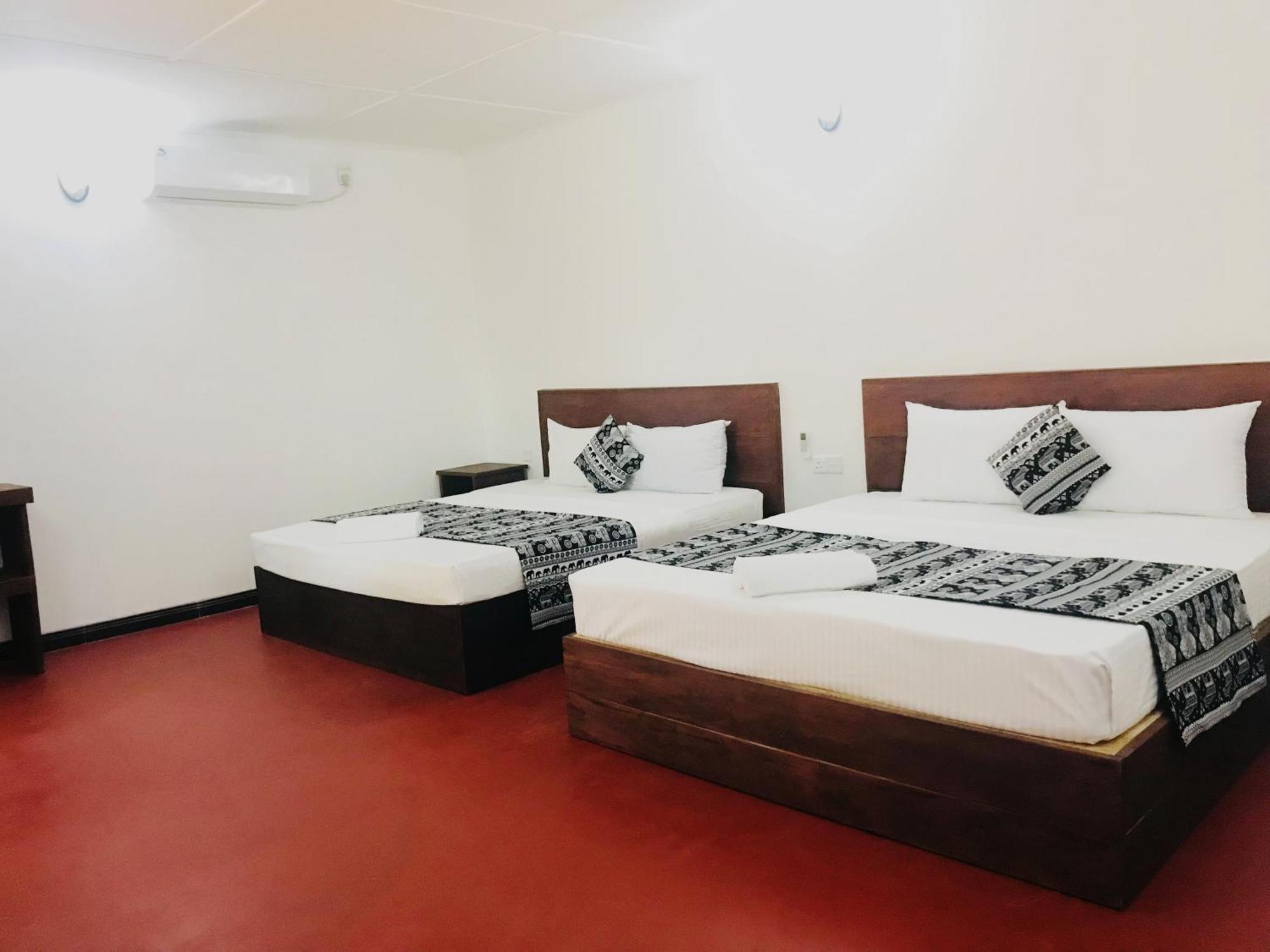 Wild Hut Habarana Bed & Breakfast Exterior foto